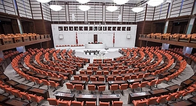 Meclisin ilk mesaisi yemin töreni