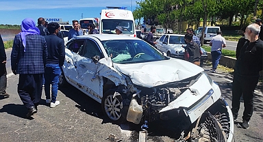 Şanlıurfa'da iş makinesi ile otomobil çarpıştı: Yaralılar var