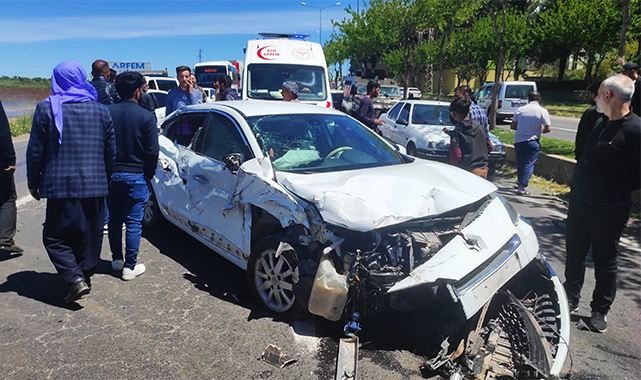 Şanlıurfa'da iş makinesi ile otomobil çarpıştı: Yaralılar var