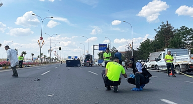 Şanlıurfa'da yolun karşısına geçmeye çalışan anne ve oğluna otomobil çarptı
