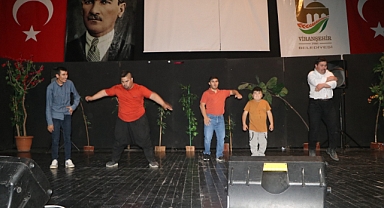Viranşehir'de 'özel' öğrencilere tiyatro gösterisi