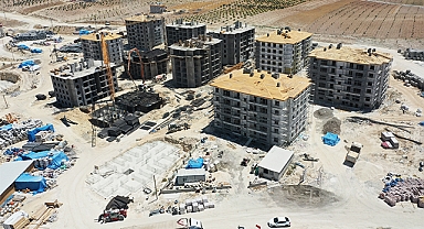 Birecik'teki deprem konutlarının yapımı için çalışmalar sürüyor