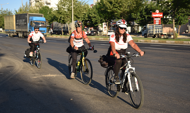 Bisiklet tutkunu kadınlar farkındalık için Güneydoğu turunda