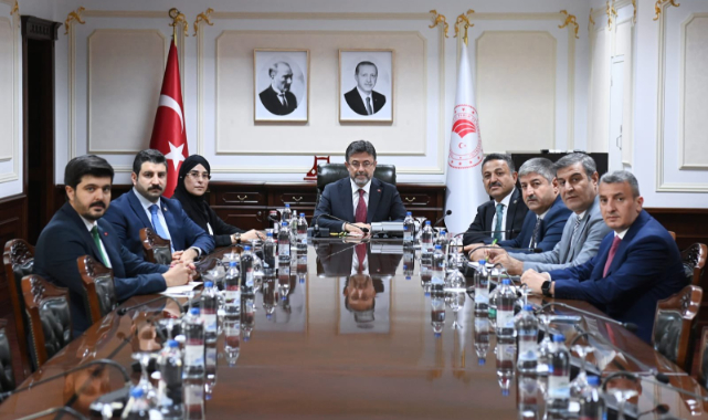 Çiftçilerin sorunları için bakandan çözüm istediler
