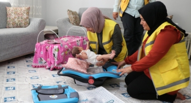 Haliliye'de yeni doğan bebek hediyeleri adrese teslim ediliyor