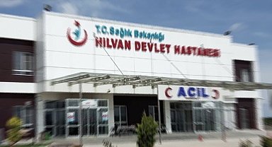 Şanlıurfa'da kamyona çarpan minibüsün sürücüsü öldü