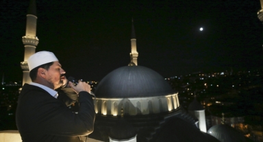 Ülke genelindeki camilerde sela okundu
