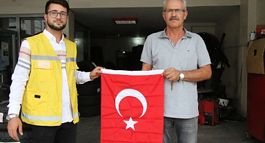 Haliliye'de bayrak dağıtıldı