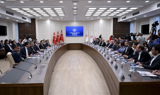 Memur ve memur emeklilerinin toplu sözleşme görüşmeleri başladı