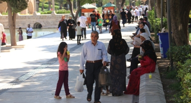 Şanlıurfa'da bunaltıcı sıcaklar etkisini sürdürüyor