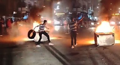 Şanlıurfa'da elektrik kesintileri vatandaşı bezdirdi: Lastik yakıp yol kapattılar