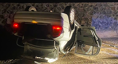 Şanlıurfa'da şarampole devrilen otomobildeki 5 kişi yaralandı