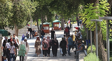Şanlıurfa'da sıcak hava etkisini sürdürdü