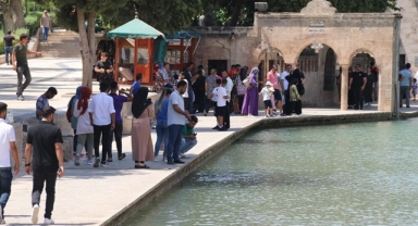 Şanlıurfa'da sıcak hava hayatı olumsuz etkiliyor