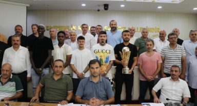 Şanlıurfaspor futbolcuları kupayla meclise geldi