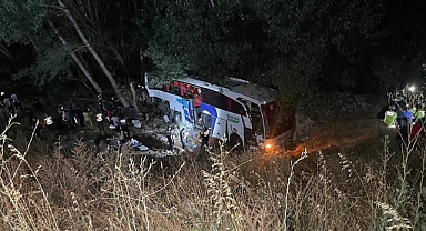 Yolcu otobüsü şarampole düştü: 12 ölü, 20 yaralı