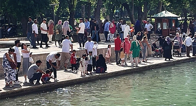 Güneydoğu'nun turizm merkezi Balıklıgöl'de hafta sonu yoğunluğu