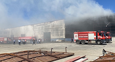 Şanlıurfa'da geri dönüşüm fabrikasında yangın