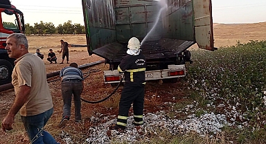 Urfa'da kamyona yüklenen pamuk sigara izmariti yüzünden yandı