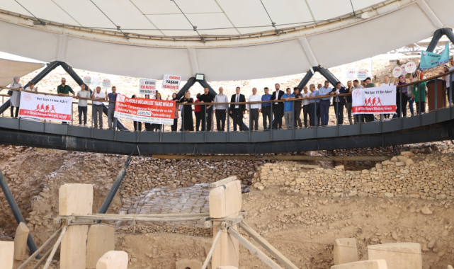 &#039;Dünya Yürüyüş Günü&#039;nde sağlık çalışanları Göbeklitepe&#039;de yürüyüş yaptı