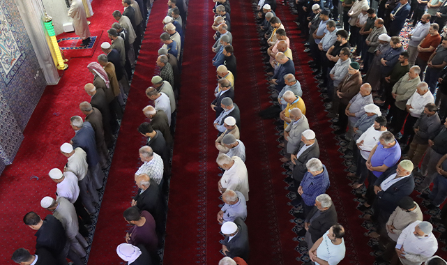 İsrail saldırılarında ölen Filistinliler için Şanlıurfa&#039;da gıyabi cenaze namazı kılındı