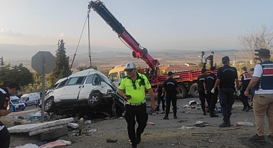 Komşu ilde feci kaza: 5 ölü, 17 yaralı