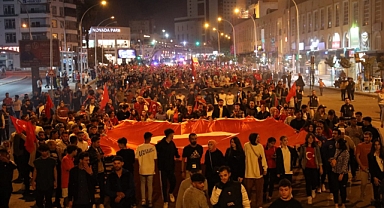Şanlıurfa'da 100. yıl kutlamaları fener alayı yürüyüşüyle tamamlandı
