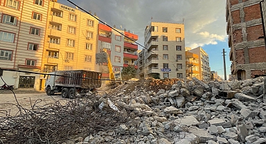 Şanlıurfa'da ağır hasarlı binaların yarısına yakını yıkılmayı bekliyor