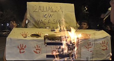 Şanlıurfa'da Filistin'e destek eyleminde tabut yaktılar