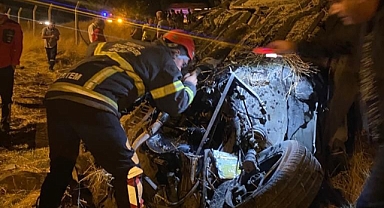 Şanlıurfa'da minibüse çarpan otomobil takla attı