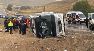 Yolcu otobüsü devrildi: 7 ölü, 40 yaralı