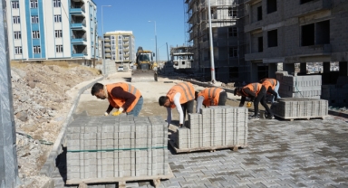 Karaköprü'de yeni yollar kilitli parke taşıyla döşeniyor