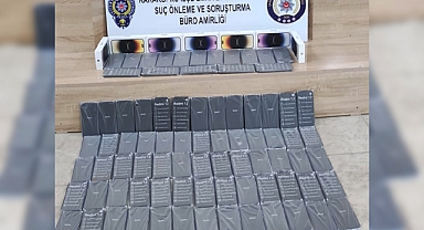 Şanlıurfa'da bir araçta onlarca kaçak telefon ele geçirildi