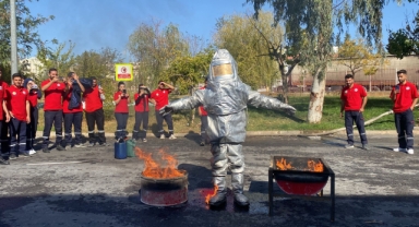 Şanlıurfa'da itfaiyecilerden öğrencilere uygulamalı ders