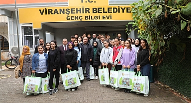 Viranşehir'de sınav hazırlığı yapan gençlere kitap desteği