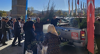 Şanlıurfa'da yılbaşı öncesi fidan dağıtıldı