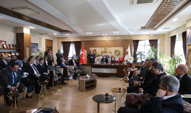 TBMM Başkanvekili Bozdağ, Şanlıurfa Ticaret Borsası'nı ziyaret etti
