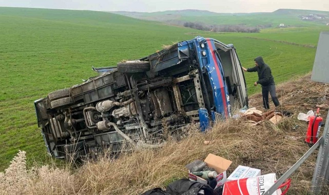 Cezaevi aracı devrildi çok sayıda kişi yaralandı