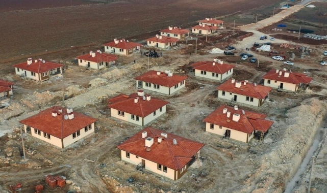 Deprem konutları ay sonu vatandaşlara teslim edilecek