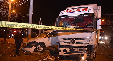 Şanlıurfa'da tır ile otomobil çarpıştı: 1 ölü, 4 yaralı