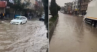 Şanlıurfa'da aniden bastıran sağanak su taşkınlarına neden oldu