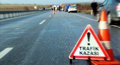 Şanlıurfa'da iki otomobil aynı şarampole devrildi