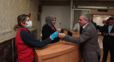Beyazgül sağlık çalışanlarını ziyaret etti