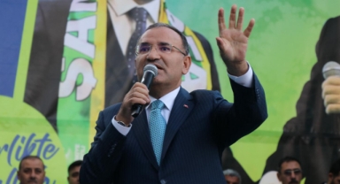 Bozdağ: Erdoğan'ı boğdurmak istiyorlar