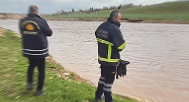 Şanlıurfa'da derede mahsur kalan kadınlar kurtarıldı, bir çocuk kayıp