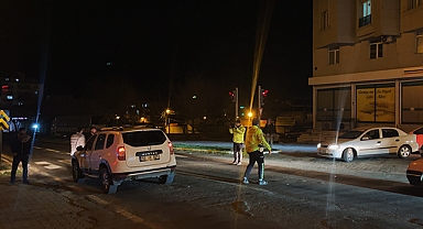 Şanlıurfa'da karşıya geçmeye çalışan çocuğa otomobil çarptı