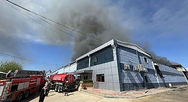 Şanlıurfa'da tekstil fabrikasında yangın çıktı