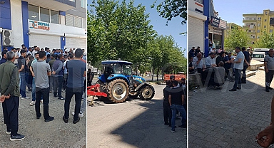 Siverek'te DEDAŞ protestosu: Traktörlerle yolu kapattılar