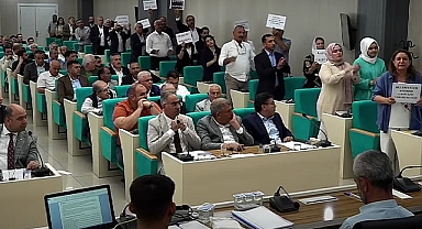 Şanlıurfa Büyükşehir Belediye Meclisinde 'kayyum' protestosu