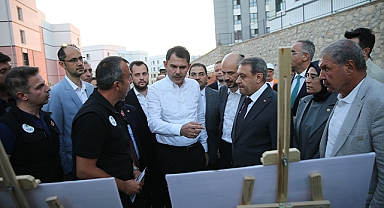 Bakan Kurum Şanlıurfa'da deprem konutlarını inceledi